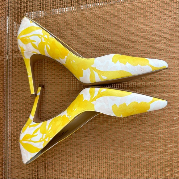 NEW Banana Republic 12 hour Madison yellow Pumps size 9M - Picture 9 of 12